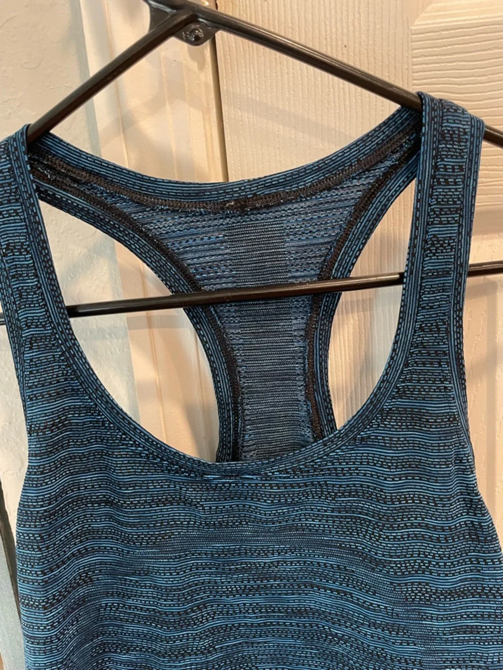 Lululemon Athletica Swiftly tech Blue black mini Stripe Racerback Tank Top sz 6